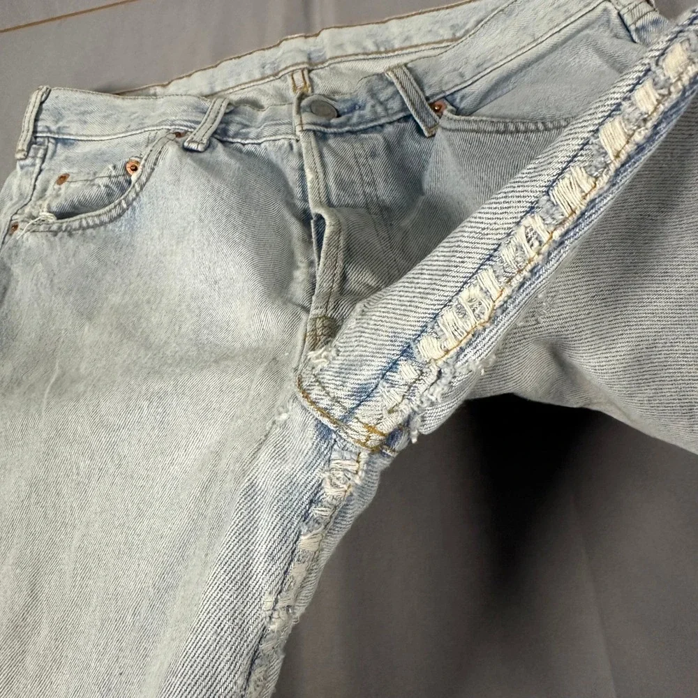 Levis light wash